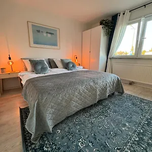 So Easy Stay, Rum i privatbostad